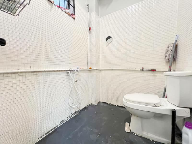 2-storey Terraced House for Sale in TTDI Jaya (Shah Alam) - Mohd Aizat Saiful Bahri - Bathroom - PropertyGuru.com.my