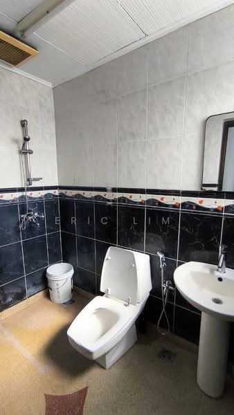 Rumah Teres 2 Tingkat untuk Disewa di Damansara Jaya (Petaling Jaya) - Eric Lim - Bathroom - PropertyGuru.com.my