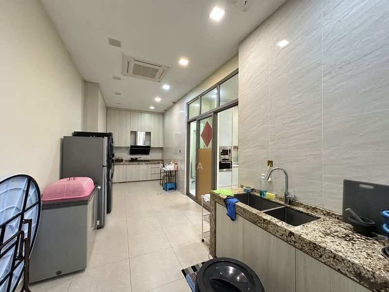 Rumah Banglo untuk Dijual di Batu 9 (Cheras) - Anna H - Kitchen - PropertyGuru.com.my