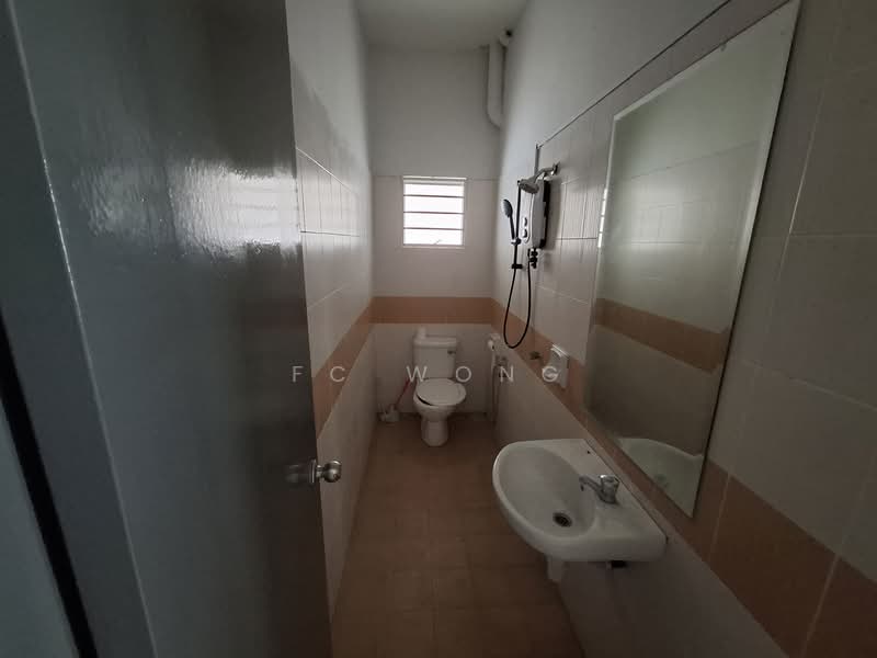 Rumah Berkembar untuk Dijual di Seri Kembangan (Selangor) - FC Wong - Bathroom - PropertyGuru.com.my