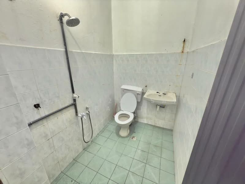 Rumah Teres 2 Tingkat untuk Dijual di Taman Maluri (Cheras) - Mohd Aizat Saiful Bahri - Bathroom - PropertyGuru.com.my