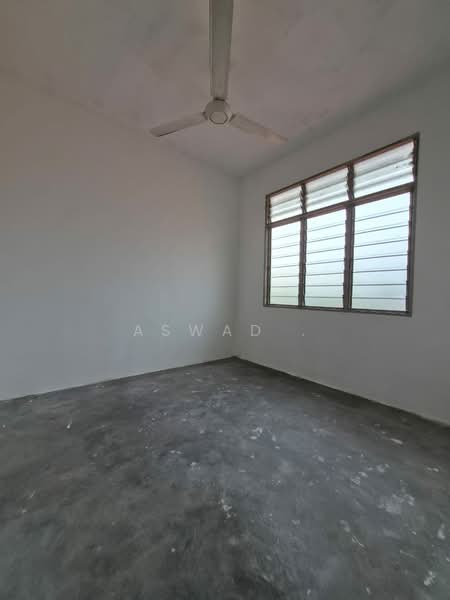 Rumah Bandar untuk Dijual di Taman Penaga Permai (Penaga) - Aswad . - Bedroom - PropertyGuru.com.my