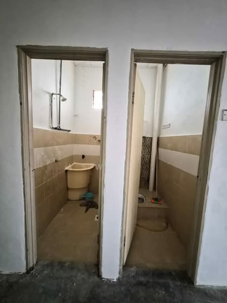 Rumah Bandar untuk Dijual di Taman Penaga Permai (Penaga) - Aswad . - Bathroom - PropertyGuru.com.my