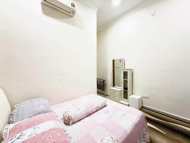 Rumah Banglo untuk Dijual di Idaman Villa (Labu) - Ali Idris - Bedroom - PropertyGuru.com.my