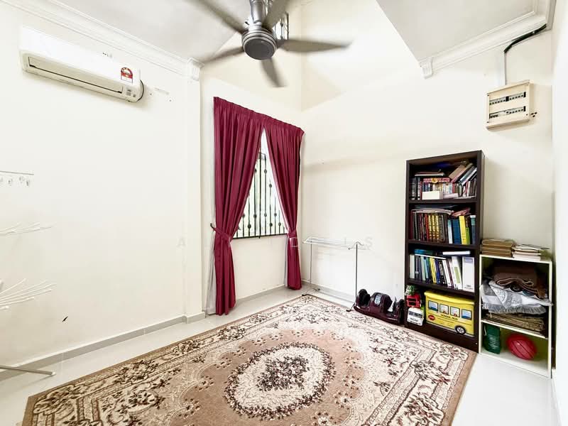 Rumah Banglo untuk Dijual di Idaman Villa (Labu) - Ali Idris - Bedroom - PropertyGuru.com.my