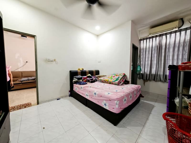 1-storey Terraced House for Sale in Taman Rinting (Masai) - Calvin Lee - Bedroom - PropertyGuru.com.my
