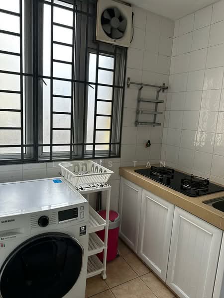 Kondominium untuk Dijual di Platinum Hill PV 6 - Lucas Tan - Kitchen - PropertyGuru.com.my