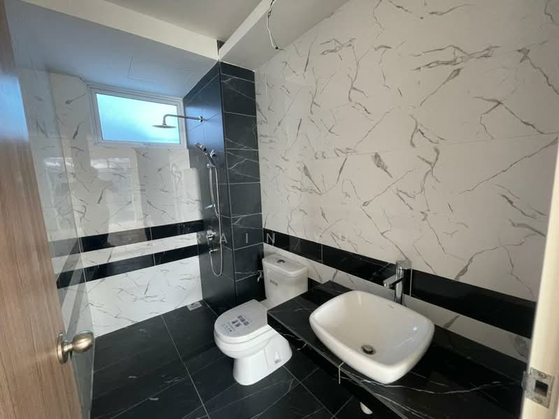 Kondominium untuk Dijual di QuayWest Residence - Rain Yu - Master Bathroom - PropertyGuru.com.my