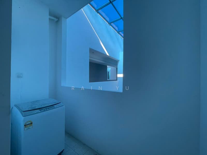Kondominium untuk Dijual di QuayWest Residence - Rain Yu - Yard - PropertyGuru.com.my