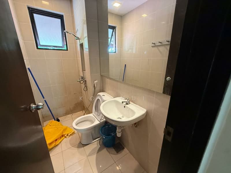 2-storey Terraced House for Rent in Leisure Farm (Gelang Patah) - Kok Hui - Bathroom - PropertyGuru.com.my