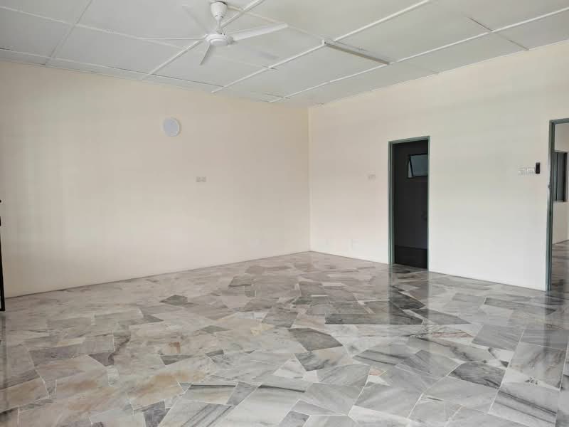 2-storey Terraced House for Rent in Taman Taynton View (Cheras) - Sam Hee - Living Room - PropertyGuru.com.my
