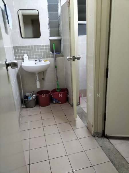 Kondominium untuk Dijual di Desa Putra - Yvonne Tan - Bathroom - PropertyGuru.com.my
