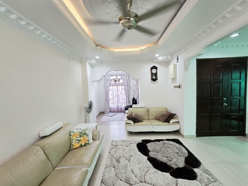 Semi-Detached House for Sale in D'Kayangan (Shah Alam) - Azizol . - Living Room - PropertyGuru.com.my