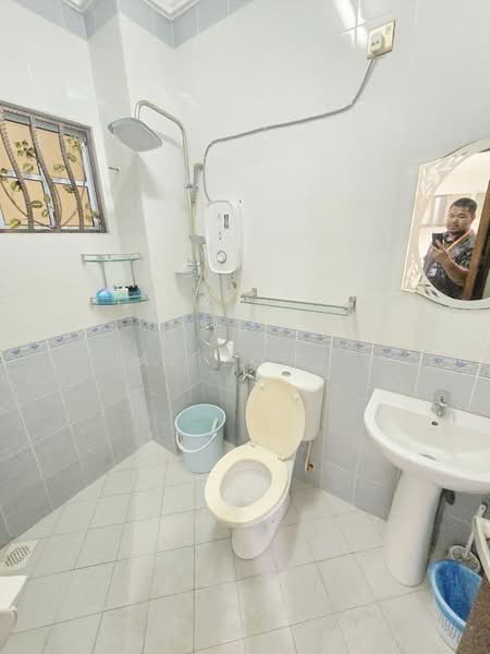 Semi-Detached House for Sale in D'Kayangan (Shah Alam) - Azizol . - Bathroom - PropertyGuru.com.my