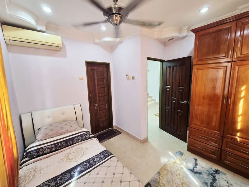 Semi-Detached House for Sale in D'Kayangan (Shah Alam) - Azizol . - Bedroom - PropertyGuru.com.my