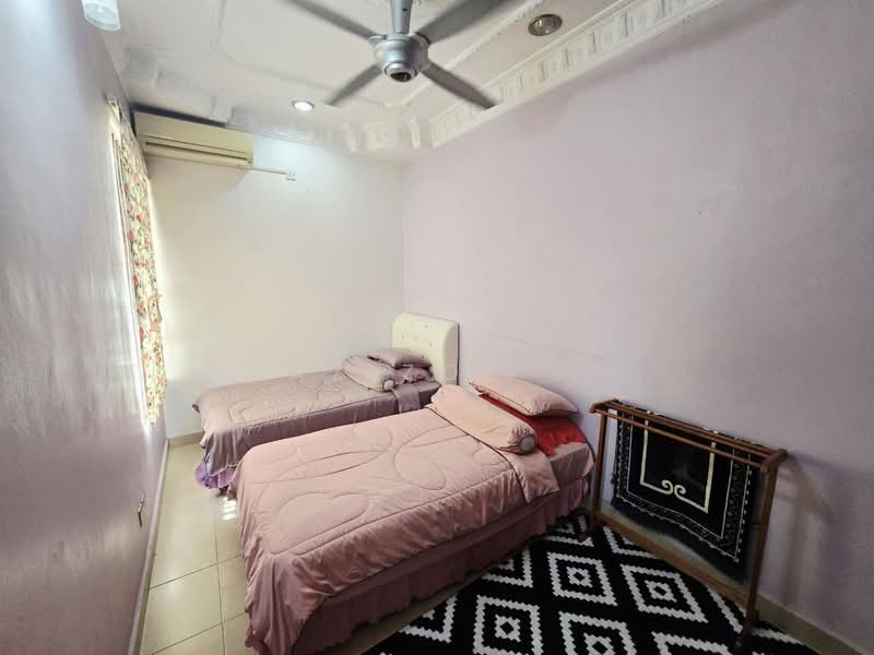Semi-Detached House for Sale in D'Kayangan (Shah Alam) - Azizol . - Bedroom - PropertyGuru.com.my
