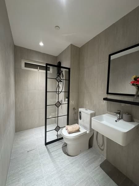 Servis Apartment untuk Dijual di Tuan Straits Residency - Justin Lim - Bathroom - PropertyGuru.com.my