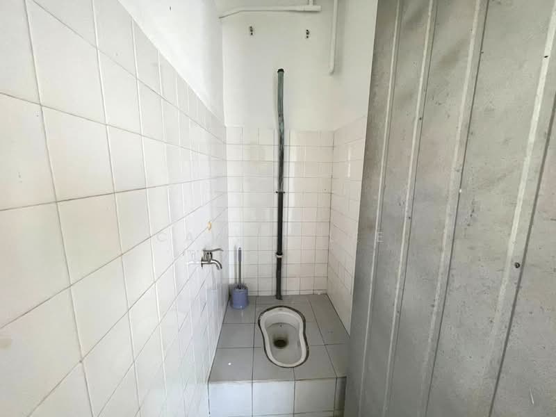 Rumah Flat untuk Dijual di Taman Mutiara Rini - Calvin Lee - Bathroom - PropertyGuru.com.my