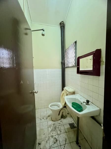 1-storey Terraced House for Sale in Pagoh (Johor) - Albert Liew - Bathroom - PropertyGuru.com.my