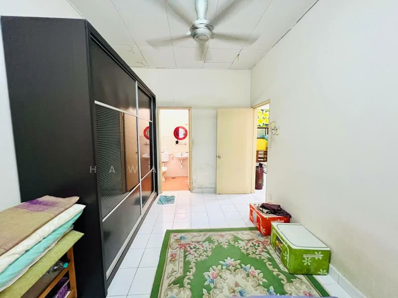 Rumah Teres 1 Tingkat untuk Dijual di Taman Pelangi Semenyih (Semenyih) - Hawa Ibrahim - Bedroom - PropertyGuru.com.my