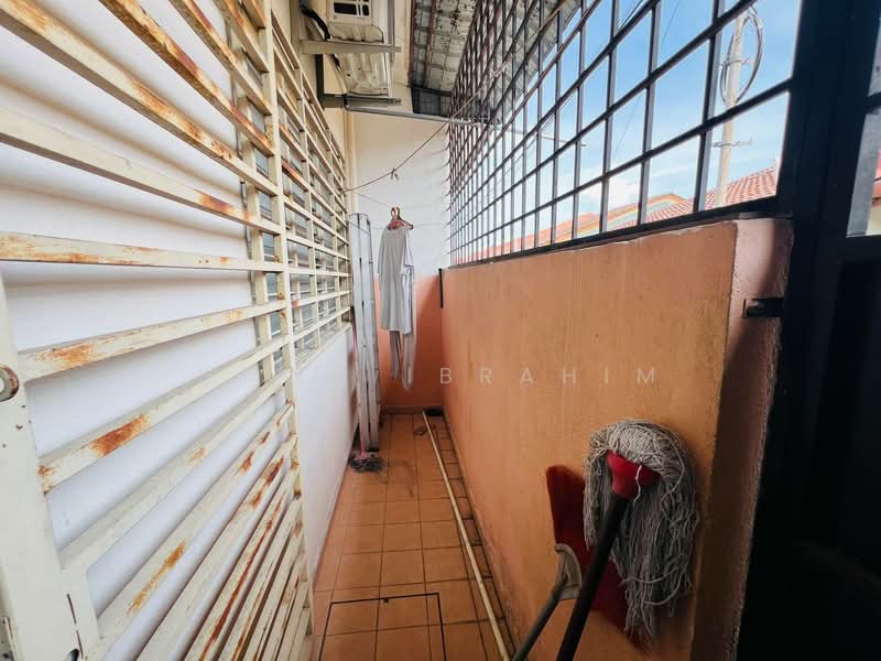 Rumah Teres 1 Tingkat untuk Dijual di Taman Pelangi Semenyih (Semenyih) - Hawa Ibrahim - Balcony - PropertyGuru.com.my