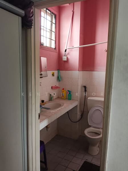 Rumah Teres 2 Tingkat untuk Dijual di Seri Kembangan (Selangor) - Kenton Khor - Bathroom - PropertyGuru.com.my