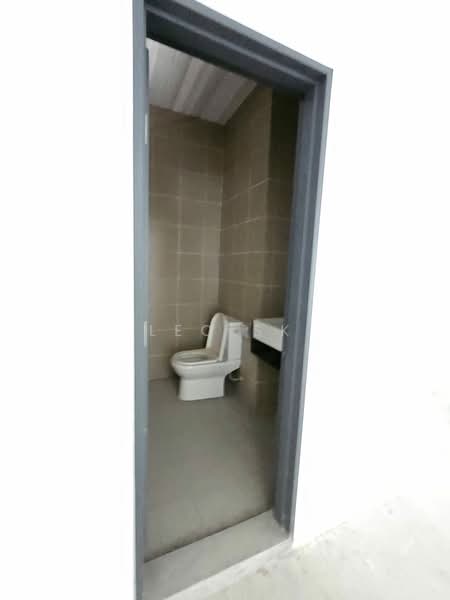 Retail Office for Rent in Johor Bahru (Johor) - Leo SK - Bathroom - PropertyGuru.com.my