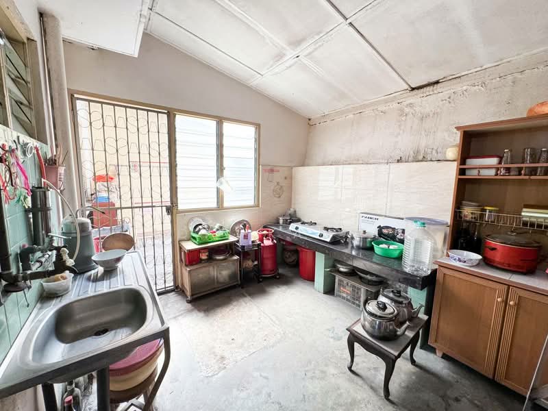 Rumah Teres untuk Dijual di Taman Tan Yew Lai (Jalan Klang Lama (Old Klang Road)) - Aqil Kamal - Kitchen - PropertyGuru.com.my