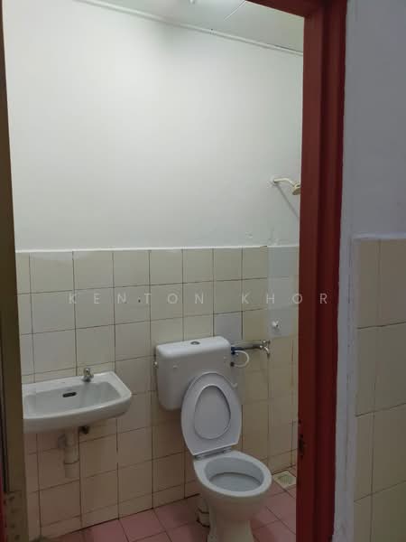 Rumah Flat untuk Dijual di Taman Harmoni Indah - Kenton Khor - Bathroom - PropertyGuru.com.my