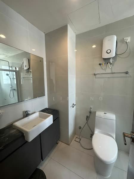 Condominium for Rent at Royal Strand @ Country Garden Danga Bay - Pauline Ng - Bathroom - PropertyGuru.com.my