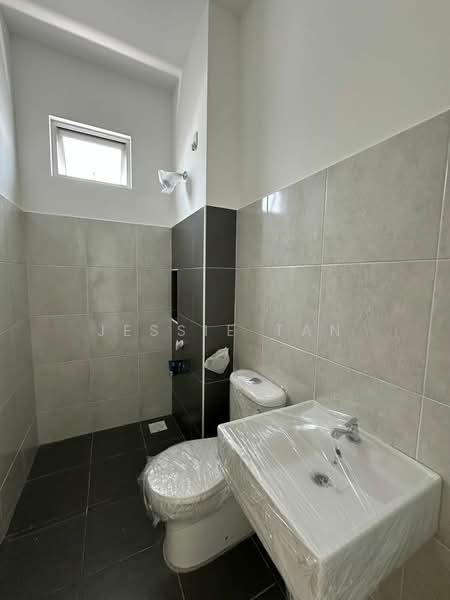 Rumah Teres 1 Tingkat untuk Disewa di Bandar Putra (Kulai) - Jessie Tan - Bathroom - PropertyGuru.com.my