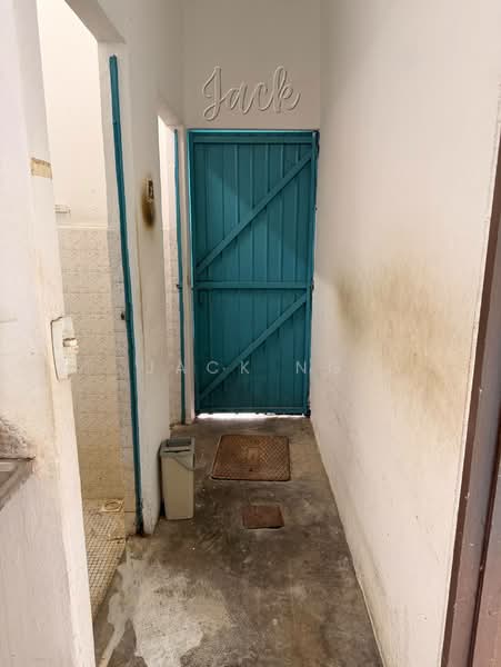 1-storey Terraced House for Sale in Taman Perwira (Simpang Ampat) - Jack Ng - Corridor - PropertyGuru.com.my
