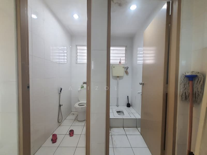 Shop / Office for Sale in Ara Damansara (Petaling Jaya) - Azizol . - Bathroom - PropertyGuru.com.my