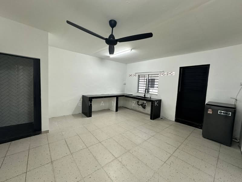 Terraced House for Rent in Taman Greenwood (Batu Caves) - Zehan Zaki - Kitchen - PropertyGuru.com.my