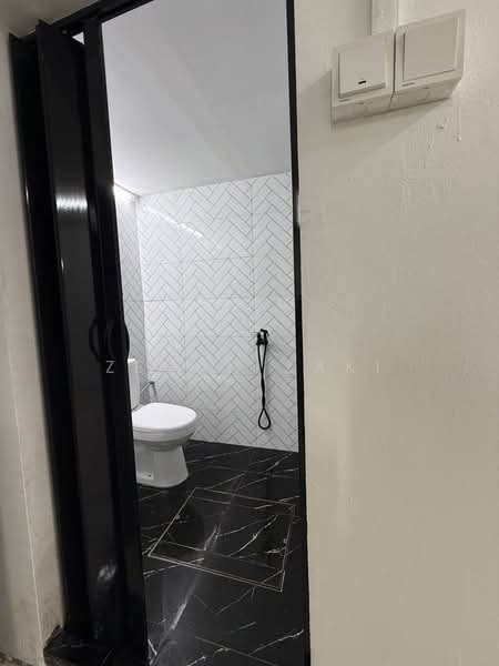 Terraced House for Rent in Taman Greenwood (Batu Caves) - Zehan Zaki - Bathroom - PropertyGuru.com.my