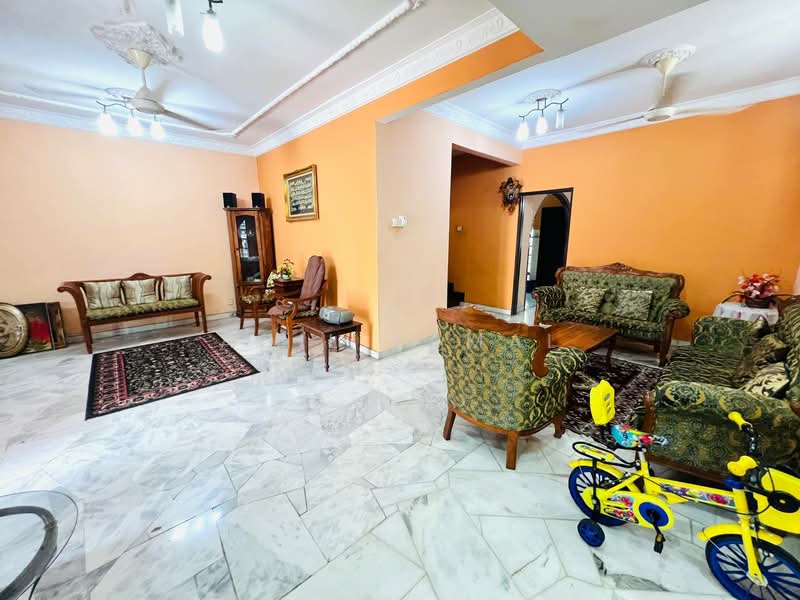 Terraced House for Sale in Usj 11 (Subang Jaya) - Aqil Kamal - Living Room - PropertyGuru.com.my