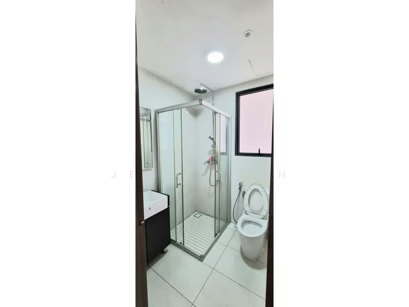 Condominium for Rent at Bay Laurel @ Country Garden Danga Bay - Jensen Goh - Bathroom - PropertyGuru.com.my
