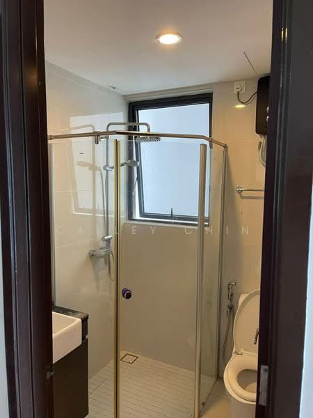 Kondominium untuk Dijual di Royal Strand @ Country Garden Danga Bay - Calley Chin - Bathroom - PropertyGuru.com.my