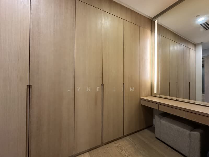 Servis Apartment untuk Disewa di Fraser Residence (188 Suites) - Jyne Lim - Walk-In Wardrobe - PropertyGuru.com.my