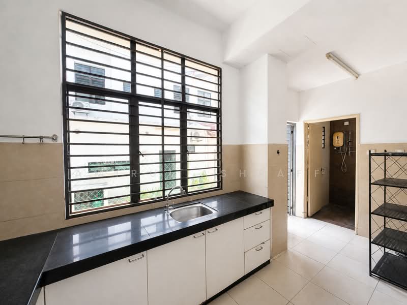 Terraced House for Sale in 16 Sierra (Puchong) - Amirul Ashraff - Kitchen - PropertyGuru.com.my