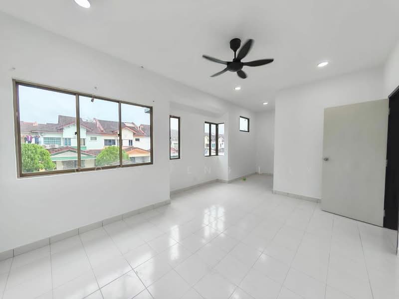 2-storey Terraced House for Sale in Taman Puteri Wangsa (Ulu Tiram) - Coco Feng Lily - Living Room - PropertyGuru.com.my