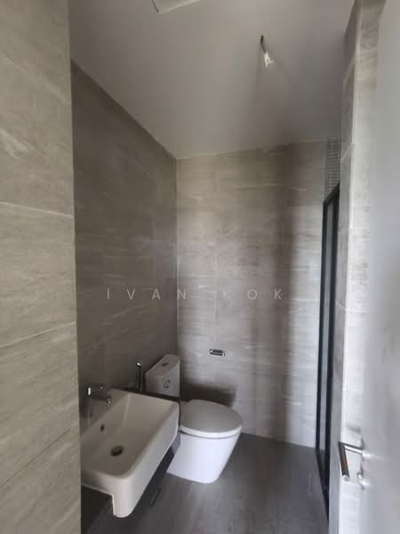 Servis Apartment untuk Dijual di Edelweiss @ Tropicana Gardens - Ivan Kok - Bathroom - PropertyGuru.com.my