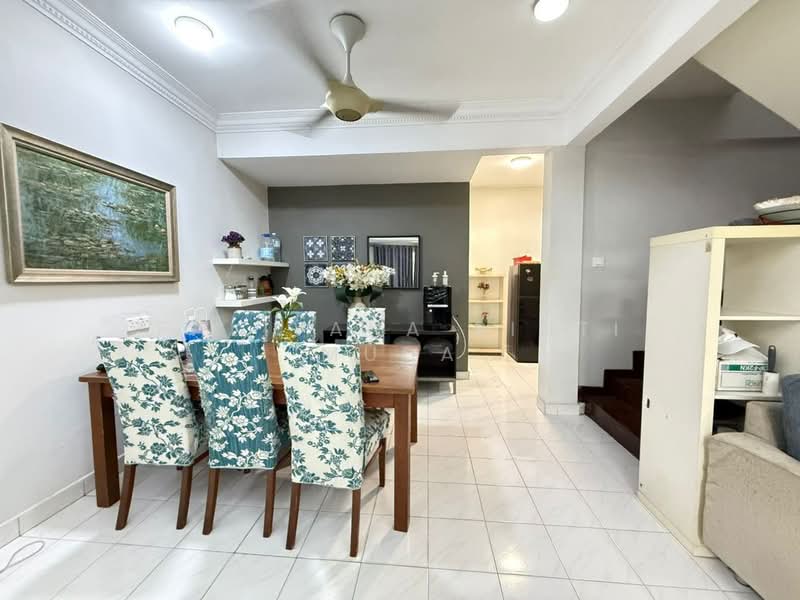 Rumah Teres 2 Tingkat untuk Dijual di Seksyen 8 (Kota Damansara) - Faliyana binti Muda - Dining Room - PropertyGuru.com.my