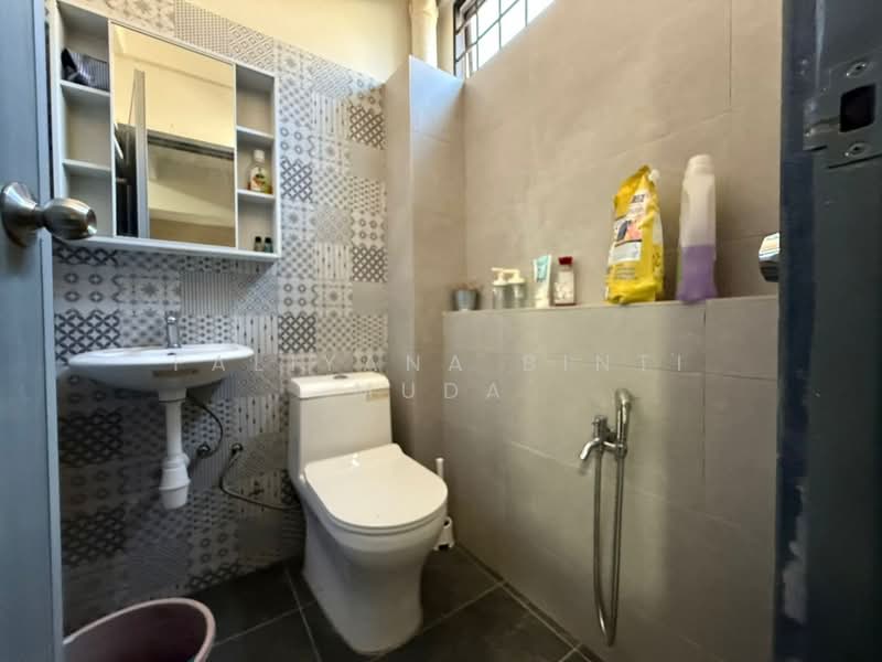 Rumah Teres 2 Tingkat untuk Dijual di Seksyen 8 (Kota Damansara) - Faliyana binti Muda - Bathroom - PropertyGuru.com.my