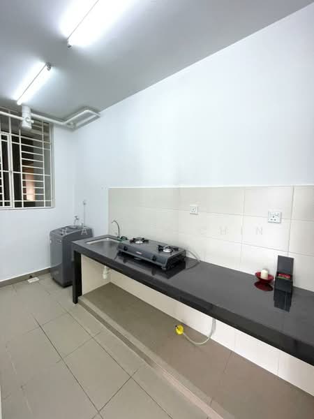 Servis Apartment untuk Disewa di Platinum Lake PV 21 - Brandon Chin - Kitchen - PropertyGuru.com.my