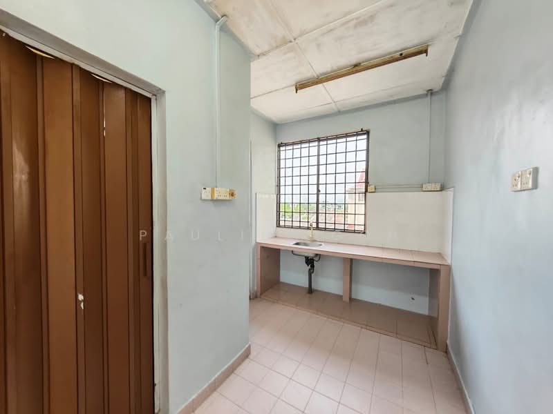 Flat for Sale at Taman Daya - Jalan Nibong 28 - Pauline Goh - Kitchen - PropertyGuru.com.my