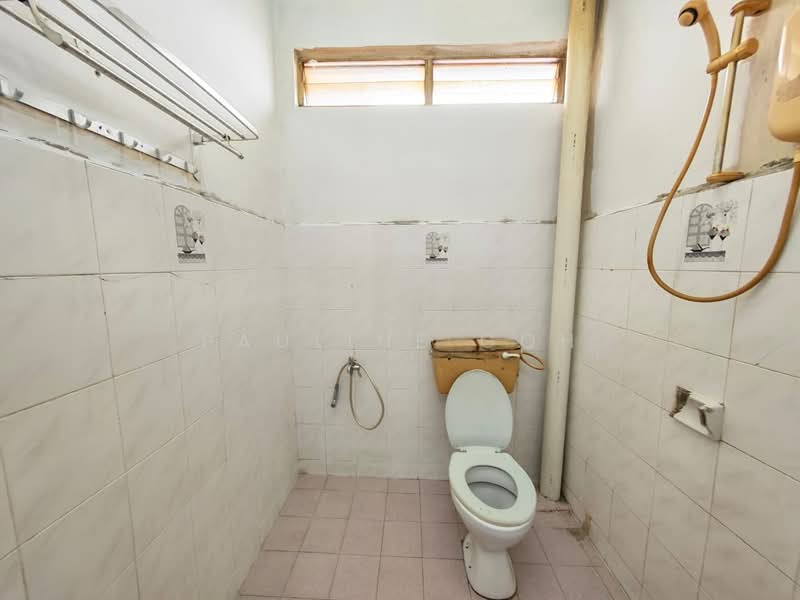 Flat for Sale at Taman Daya - Jalan Nibong 28 - Pauline Goh - Bathroom - PropertyGuru.com.my