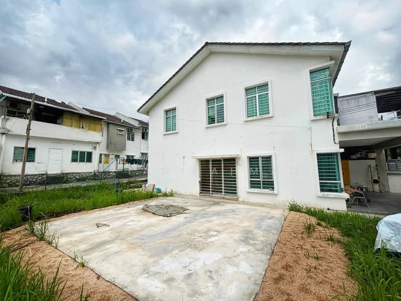 2-storey Terraced House for Sale in Taman Pelangi Semenyih 2 (Semenyih) - Aziani Ahmad - Exterior - PropertyGuru.com.my