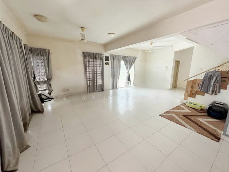 2-storey Terraced House for Sale in Taman Pelangi Semenyih 2 (Semenyih) - Aziani Ahmad - Living Room - PropertyGuru.com.my