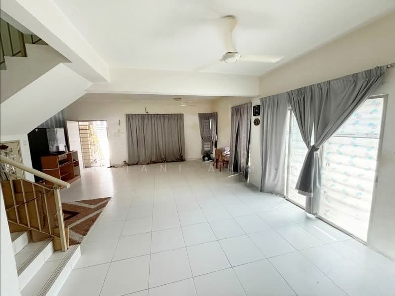 2-storey Terraced House for Sale in Taman Pelangi Semenyih 2 (Semenyih) - Aziani Ahmad - Living Room - PropertyGuru.com.my